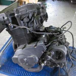 Контрактный двигатель Suzuki GSX-R400 K706 вид сбоку, слева